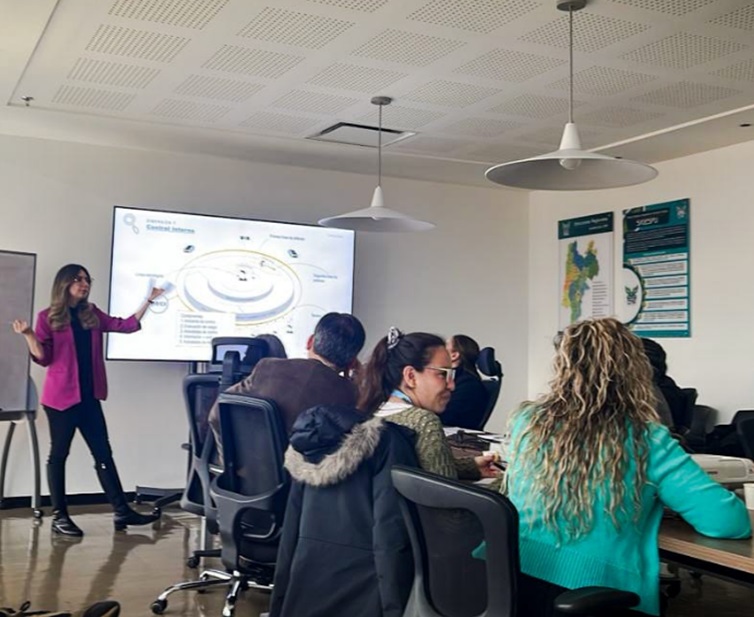 Personas trabajando