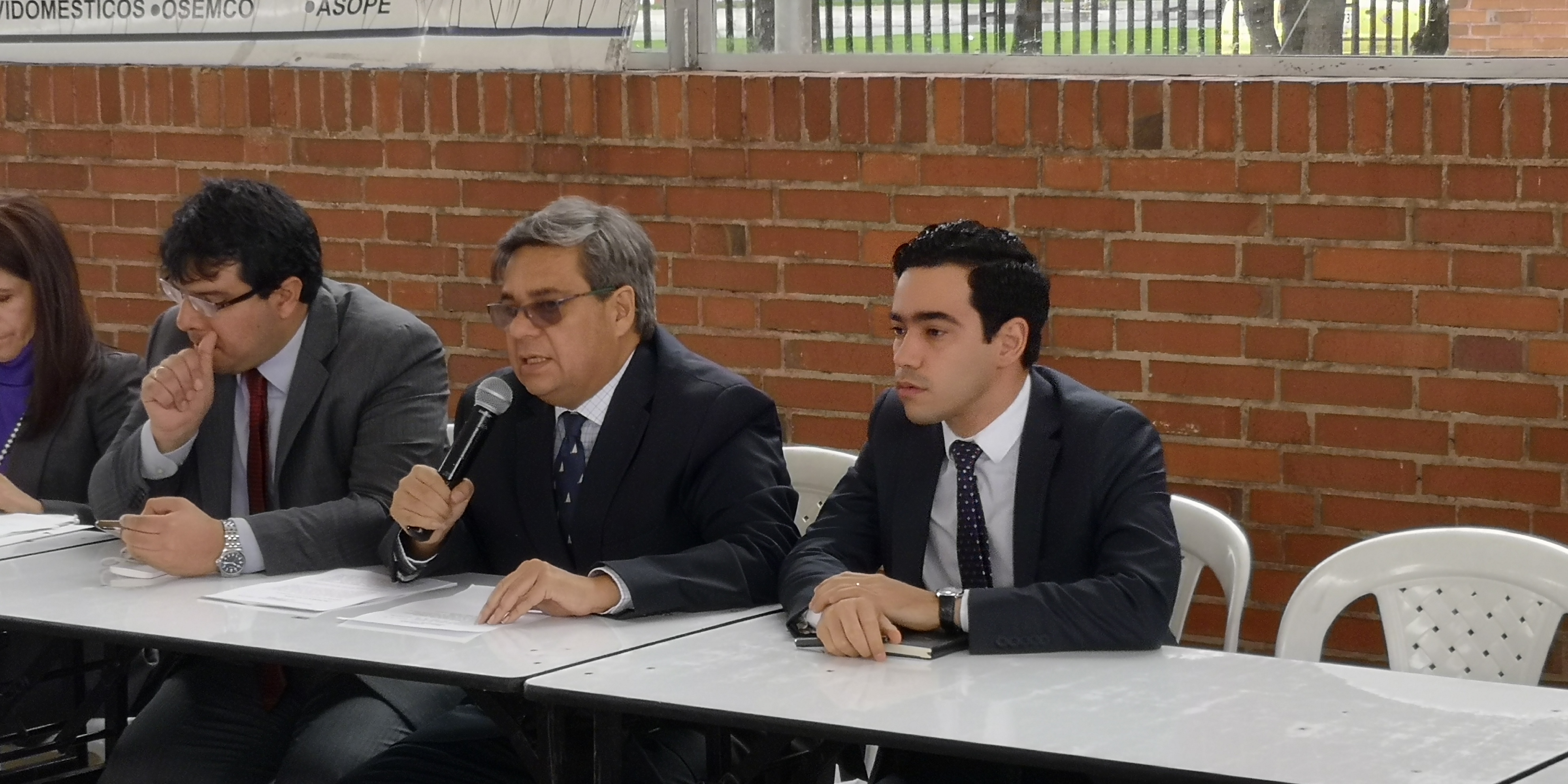 El director del Departamento de Función Pública, Fernando Grillo y el viceministro Técnico de Hacienda, Luis Alberto Rodríguez. 