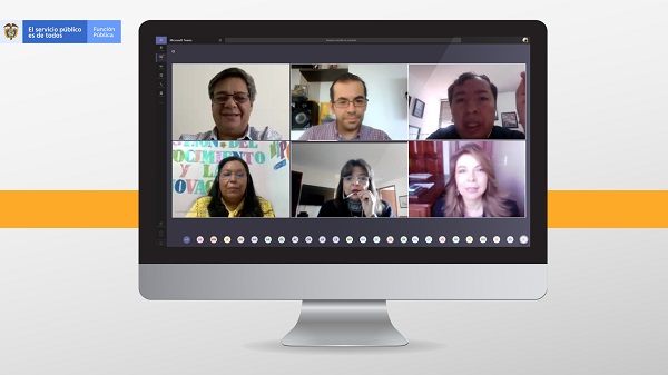 Captura de pantalla de una reunión virtual en la que se ven seis personas conectadas 