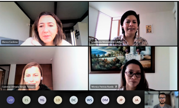 Captura de pantalla de una reunión virtual con cuatro participantes