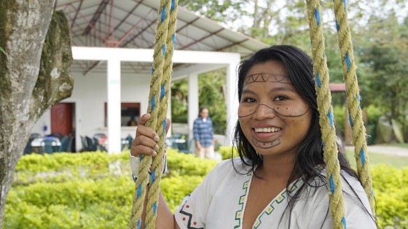 Mujer indígena sonriendo