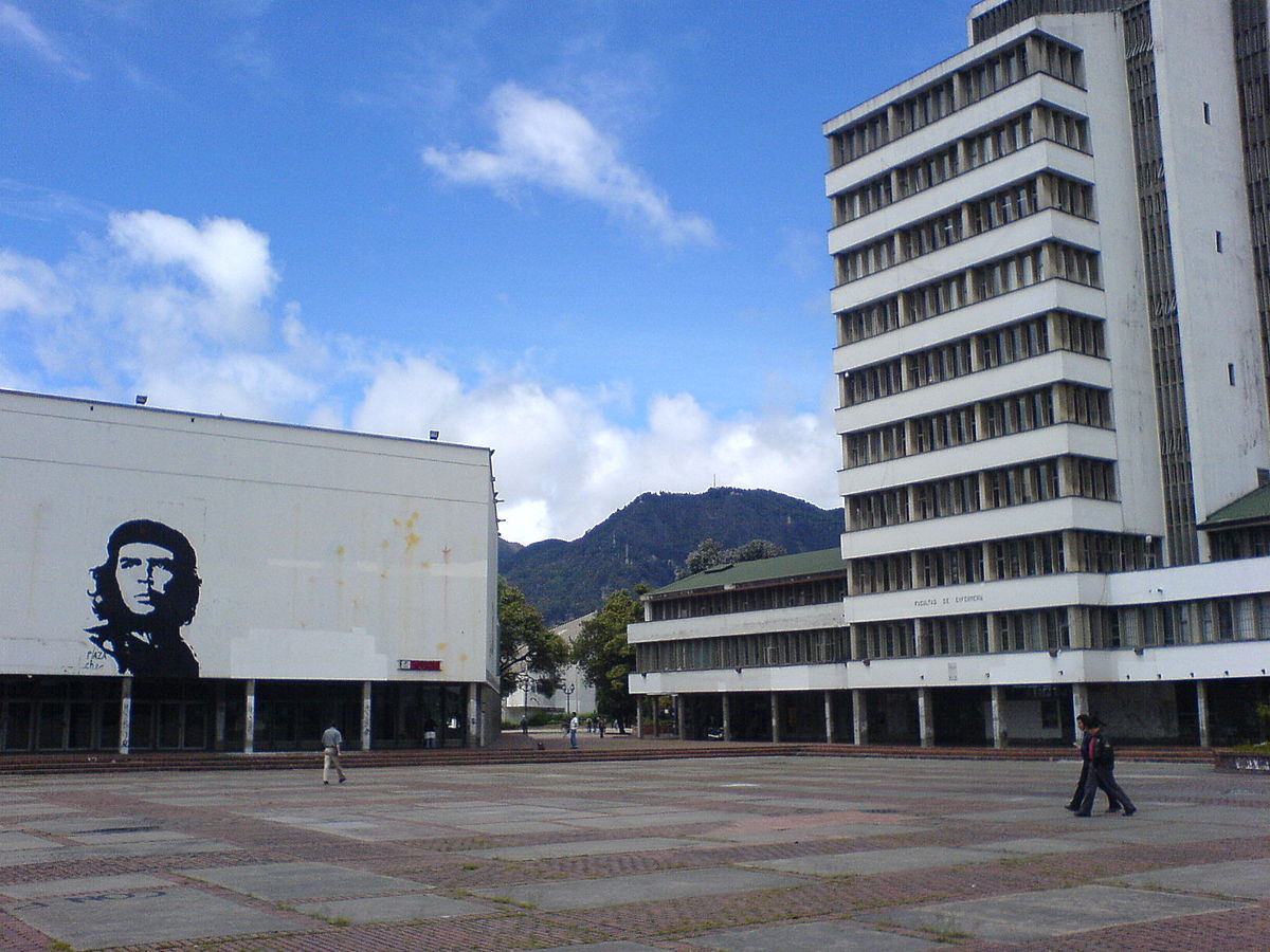 Plaza Ché, Universidad Nacional