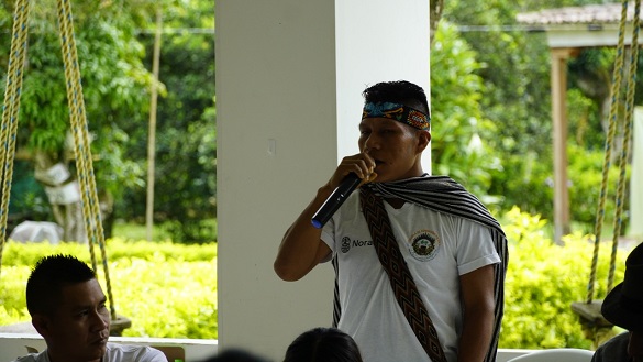 Un representante de los Pueblos Indígenas Amazónicos expone sobre el programa de Función Pública