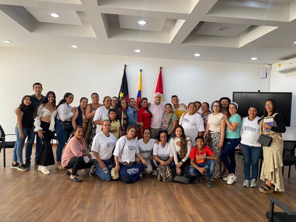 Lideresas del Catatumbo y representantes de las entidades públicas que participaron en el primer encuentro de formación en veeduría ciudadana y control social.