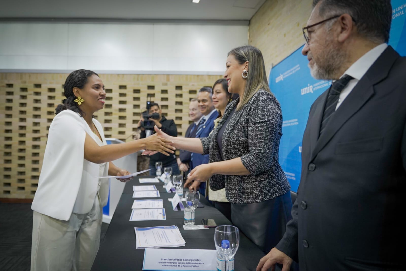 posgrado a servidores