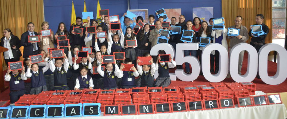 Ministro TIC entrega 25 mil tabletas para estudiantes y profesores de Bogotá Ministro TIC entrega 25 mil tabletas para estudiantes y profesores de Bogotá